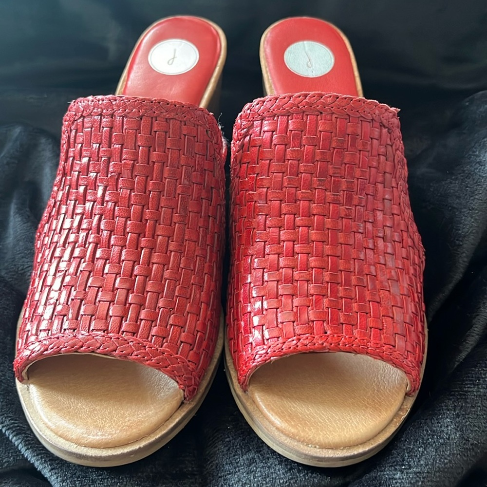 WOMEN’S SZ 7 1/2     7.5  RED HEELS MULES SLIP ON SHOES. NEW IN BOX